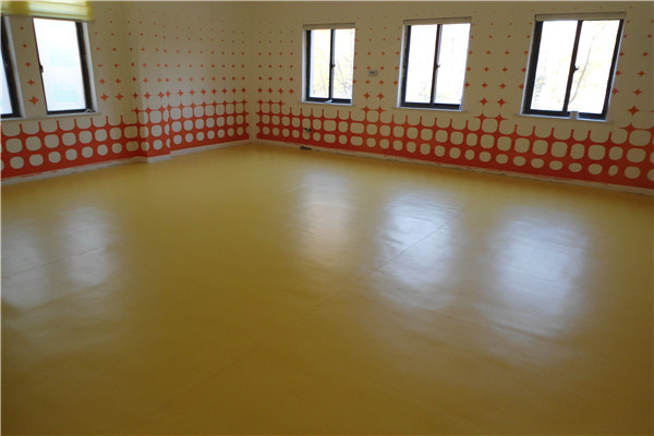 兒童地板清潔怎么省時省力？